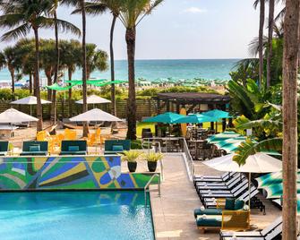 Kimpton Surfcomber Hotel - Miami Beach - Pileta