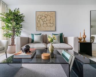 Modern and elegant apartment with terrace in Chamberí. - Madrid - Sala de estar