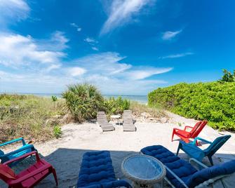 Located Directly on the Gulf of Mexico Beachfront! - Englewood - Patio