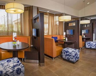 Your Home Away From Home! 4 Convenient Units, Pets Allowed! - Charlotte - Lounge