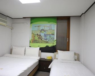 Twins Hotel - Ciudad de Jeju - Habitación