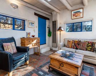 Casita Don Manuel 1 Bedroom Sleeps 2 Private Yard Grill Kiva Fireplace - Santa Fe - Wohnzimmer