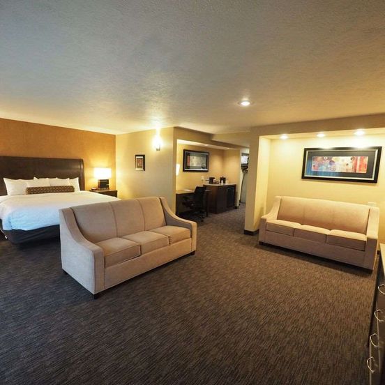 Bedroom view of Evergreen Resort