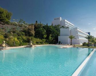 Four Points by Sheraton Costa Blanca Resort - Benidorm - Piscina