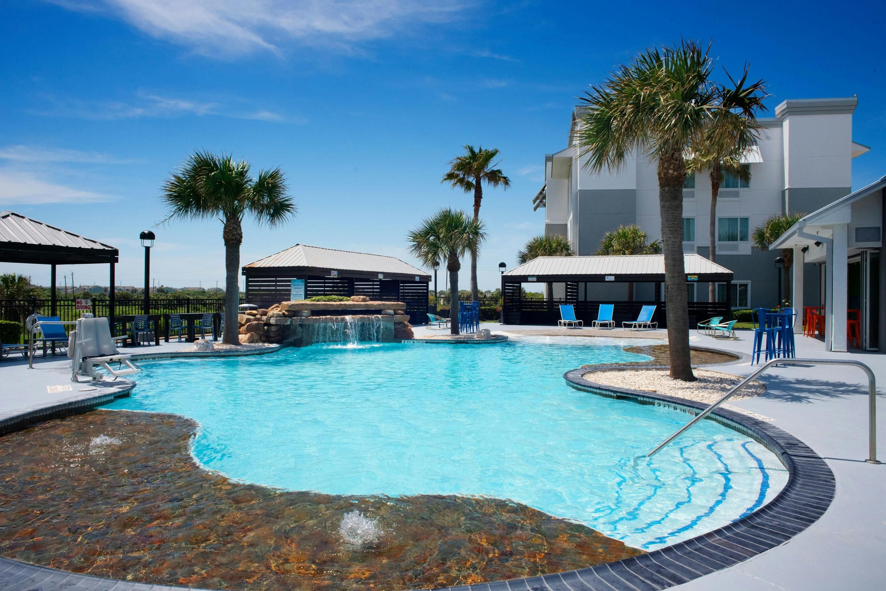Courtyard by Marriott Galveston Island - גאלבסטון - בריכה