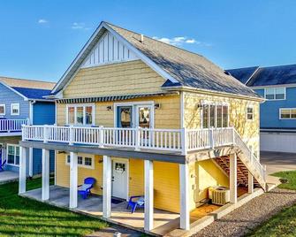 Sunriver Carriage House | 1 Bed, 1 Bath - Ottawa - Building