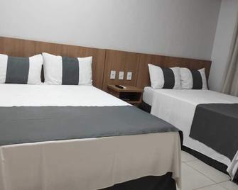 Hotel American - 阿瑞其蒙斯 - 臥室