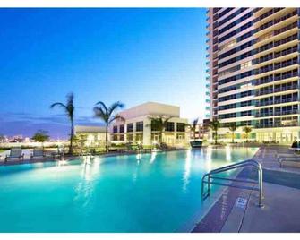 Luxurious, Fully Equipped 2/2 In Midtown Miami - Miami - Pool