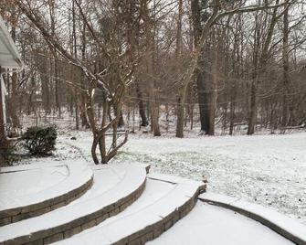 Charming 3-Bedroom Home in Quaint Countryside Retreat with Modern Comforts - Halton Hills