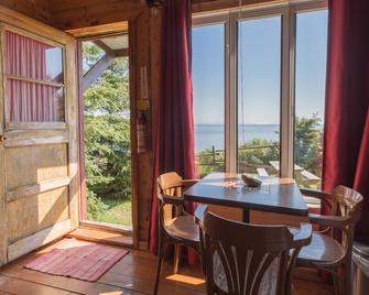 Auberge et Chalets Griffon Aventure - Gaspé - Dining room