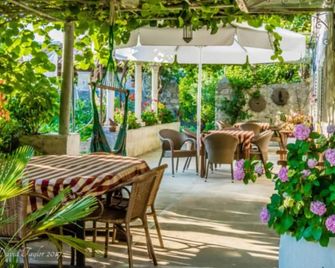 Twin bed room, 500 year old guesthouse with pool - Dubrovnik - Patio