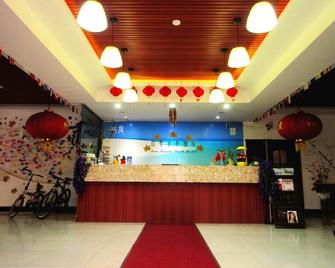 25 Four Seasons Youth Hostel - Qingdao - Resepsjon