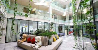 Best Western Premier Ark Hotel - Tirana - Lobby