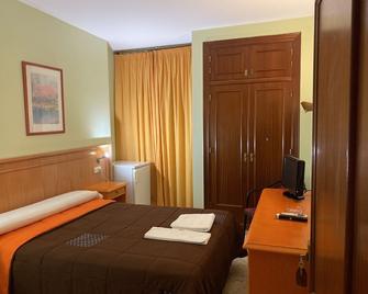Hostal Carlos III - El Ejido - Chambre