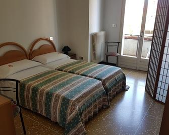Albergo Triana e Tyche - Sasso Marconi - Bedroom