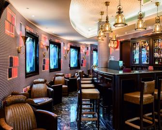Hotel Jaguar Oporto - Airport to Hotel and City Center and Vice-Versa is a Free and Continuous Shuttle Service from 7AM to 8PM - Oporto - Bar