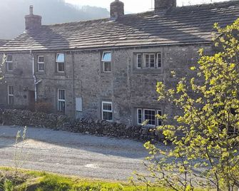 Sweetbriar Cottage Bed & Breakfast and Camping - סקיפטון - בניין