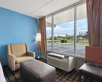 Relax Inn By OYO Greeneville Near Hwy Us-321 - Greeneville - Huiskamer