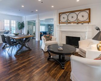 Le Bleu House - Newly Designed 3br House W/ Pool By Topanga - Los Angeles - Living room