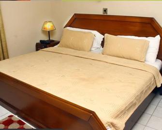 Royal City Hotel Suite - Tema - Bedroom