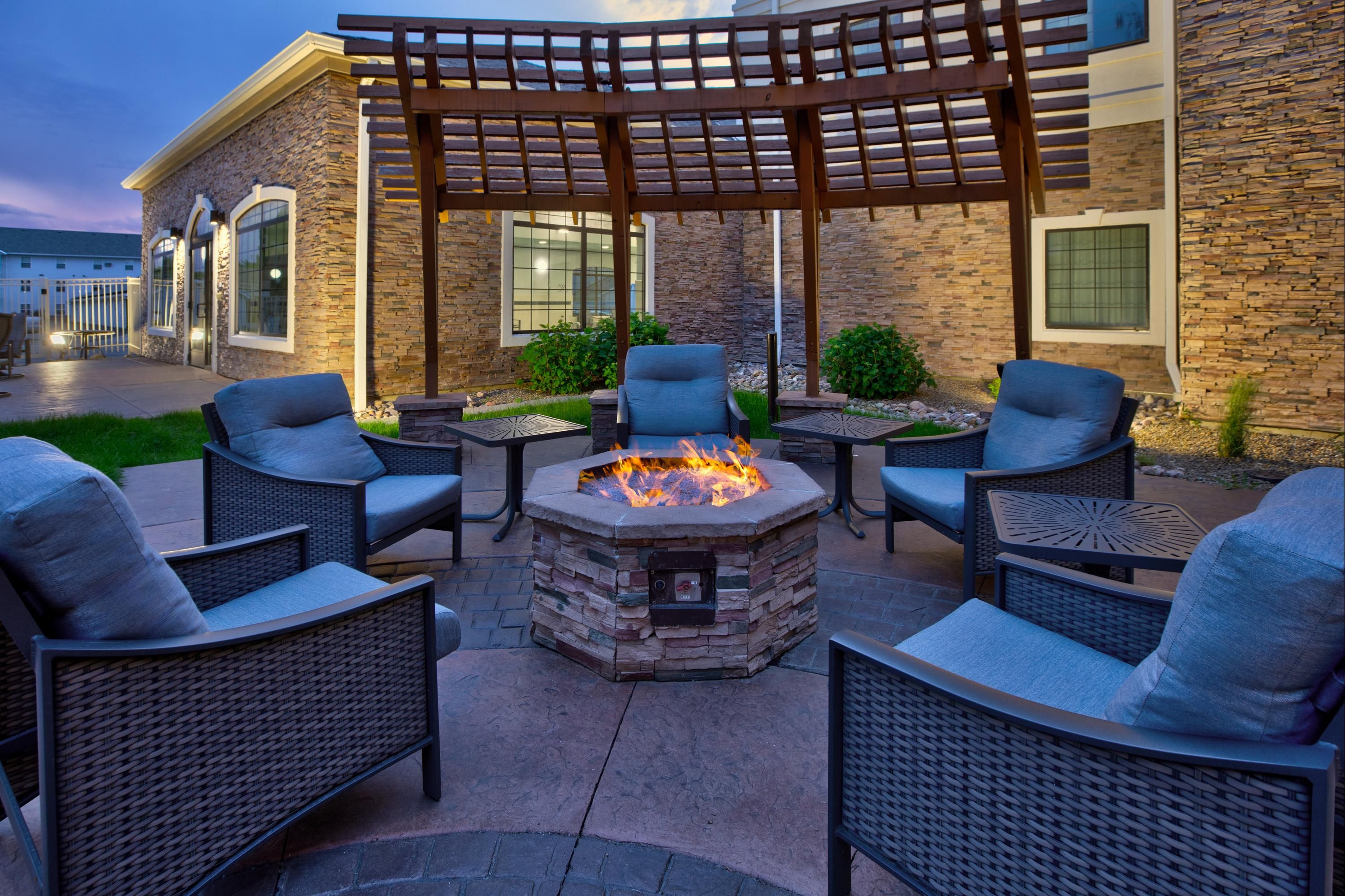 ستاي بريدج سويتس بيسمارك ك باي آيتش جي - بسمارك - شرفة مرصوفة