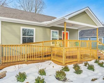 Chic Sobro Charmer w/ Covered Porch! - Indianápolis - Edificio