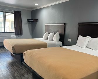 Laguna Inn and Suites - San Juan Capistrano - Bedroom