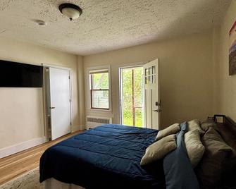 Traveler's Den In Medford - Medford - Bedroom