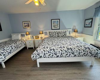 Port Williams Room -Kingbed, Patio, Downtown - Wolfville - Спальня