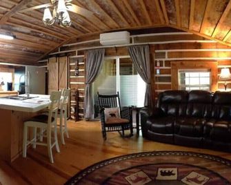 The Cabin On Culver Christmas Tree Farm - Clayton - Living room