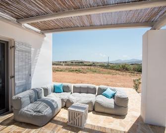 White Sands Smile · Fabulous pool villa, steps fr - Naousa - Balcony