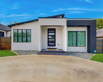 Modern Dallas Retreat 5 Mi to Dtwn Pets Welcome - Dallas - Building