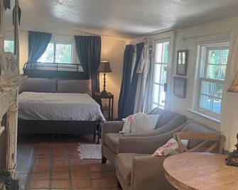Vintage French Farmhouse charm in the countryside - Placerville