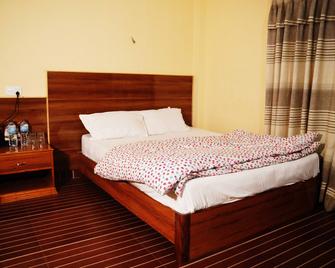 Hotel Park Inn - Sauraha - Habitación