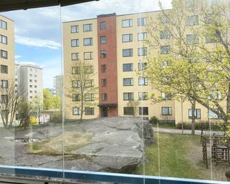 Pihlajisto 1 - Newly Renovated Spacious 4-Bedroom Condo With Patio, Free Parking - Helsinki