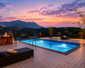 Peters Mount By Hawk Hospitality - Munnar - Zwembad