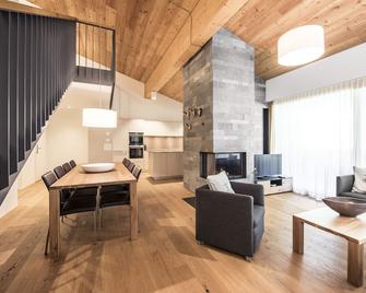 Andermatt Alpine Apartments - Andermatt - Living room