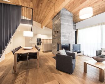 أندرمات ألباين أبارتمنتس - أندرمات - غرفة معيشة