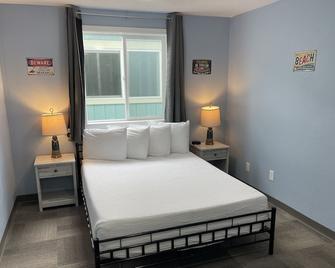 Coastal Inn and Suites - Long Beach - Bedroom