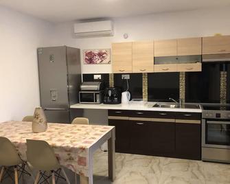 Aromia Corfu In Corfu The Apartment Is Located In A Villa In The Area Of Pali - Palaiokastritsa - Küche