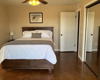 Quiet 3 acre Ranch Home with incredible mountain views!! - Tanque Verde - Habitación