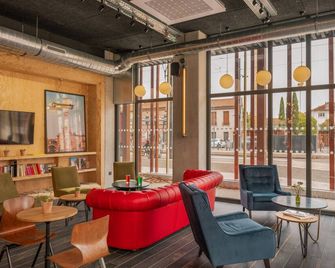 Eklo Toulouse - טולוז - טרקלין