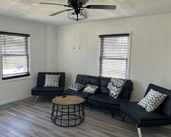 Charming Algoma retreat - 10 min. Walk to the Beach - Algoma - Sala de estar