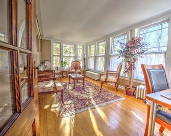 The Sonata Inn - Charlottetown - Living room