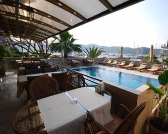 Hotel Doruk - פטהייה - בריכה