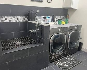 Allie Rose/ Cabin 2 Lake Athens/ Canton Trade Days - Athens