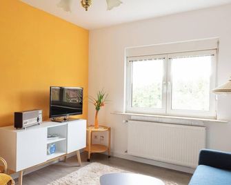 Apartment 'Ferienwohnung Kleiber' with Shared Terrace, Shared Garden and Wi-Fi - Schotten - Soggiorno
