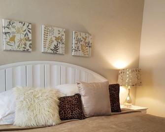 House of Favor - Redding - Bedroom