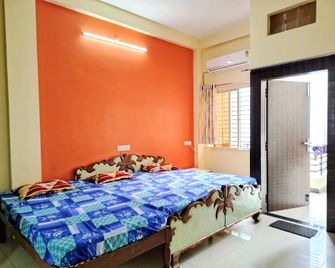 Anand Yatri Grah Home stay - Ujjain - Bedroom