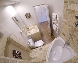 Hotel L Esplan - Saint-Paul-Trois-Châteaux - Badkamer